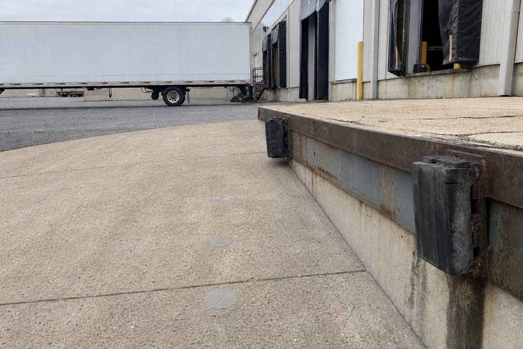 Loading Dock Leveling photo